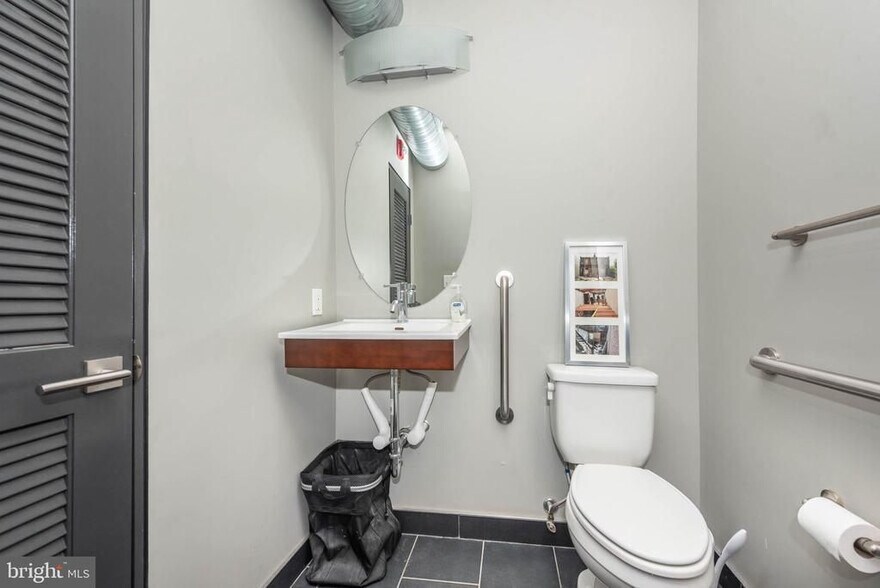 More Photos Of 338 E 25th St, Baltimore Office For Sale