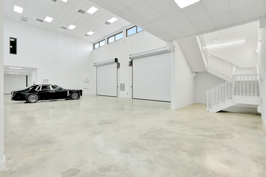 More Photos Of 6700 NE 2nd Ct, Miami Warehouse For Lease
