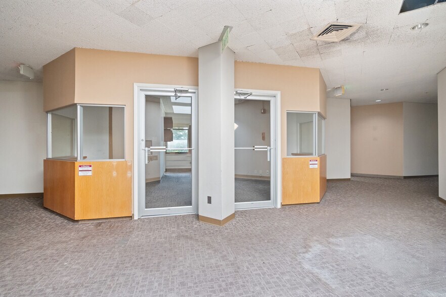More Photos Of 1015 Michigan Ave, Logansport Flex For Sale