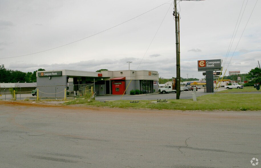 More Photos Of 1151 Bankhead Hwy W, Birmingham Bank For Lease