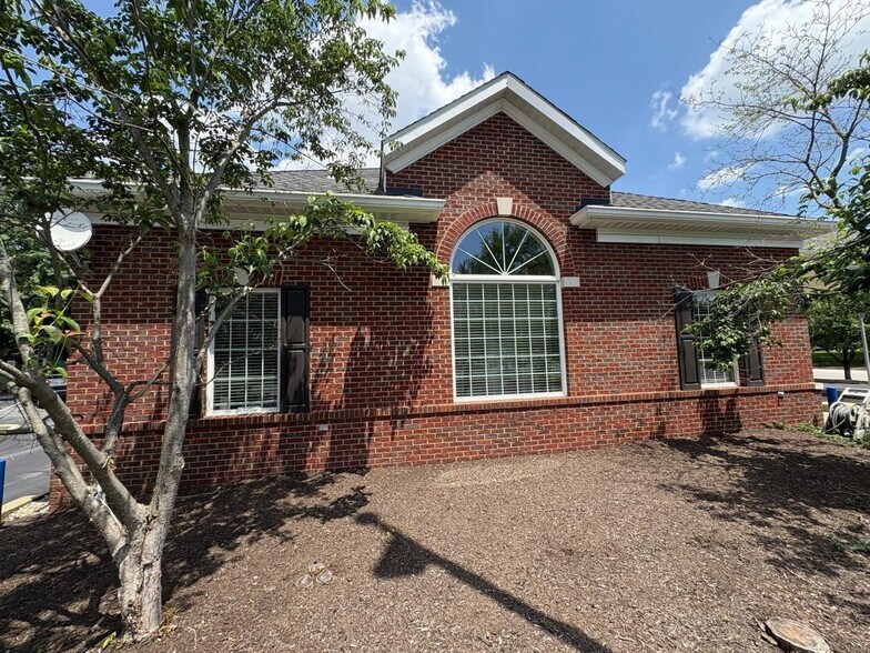 More Photos Of 998 3rd St, Beaver Office For Sale