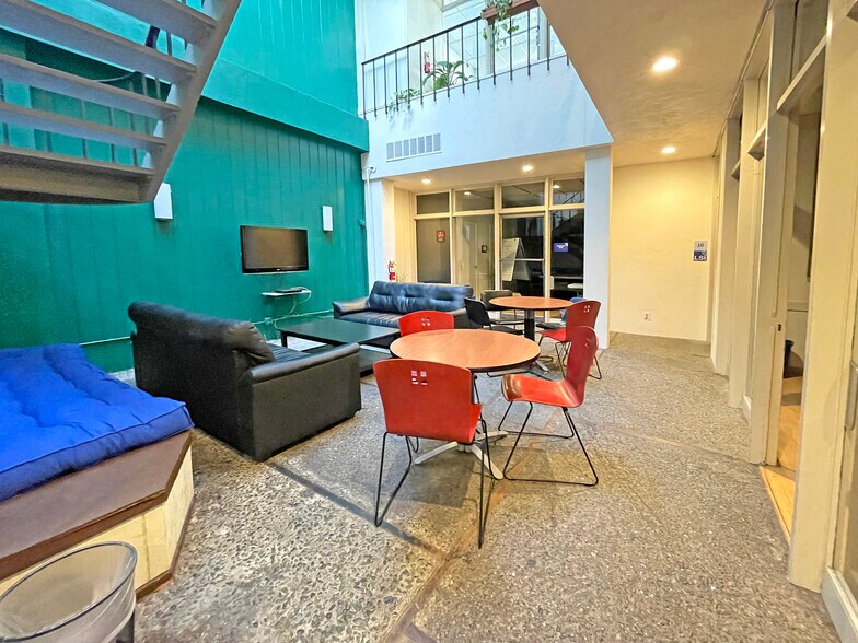 More Photos Of 2015 Center St, Berkeley Office For Lease