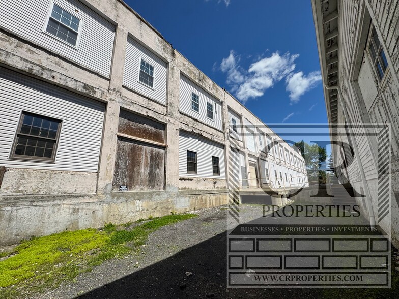 More Photos Of 155 Vineyard Ave, Highland Service For Sale