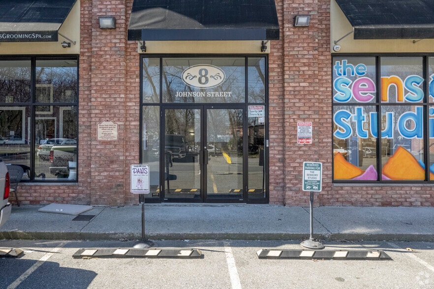 Primary Photo Of 8 Johnson St, Staten Island Storefront Retail Office For Lease