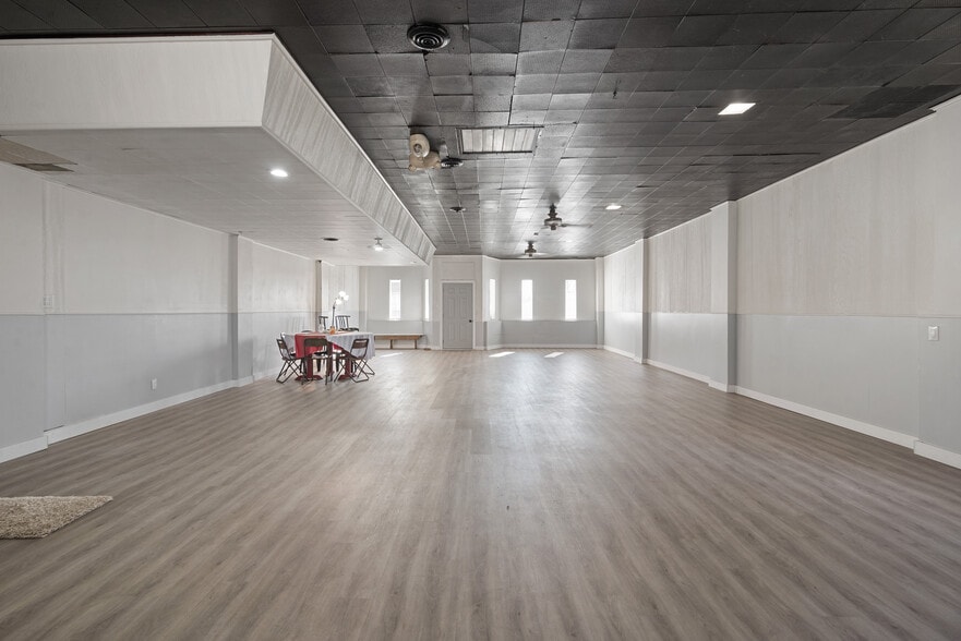 More Photos Of 10118 Eagle St, Dearborn Industrial For Sale