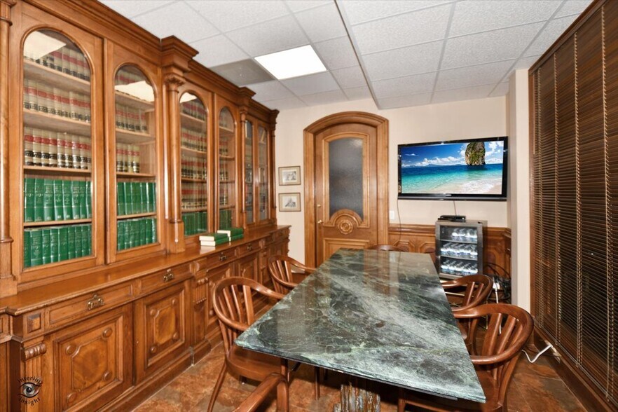 More Photos Of 1155 S Washington St, Naperville Loft Creative Space For Lease