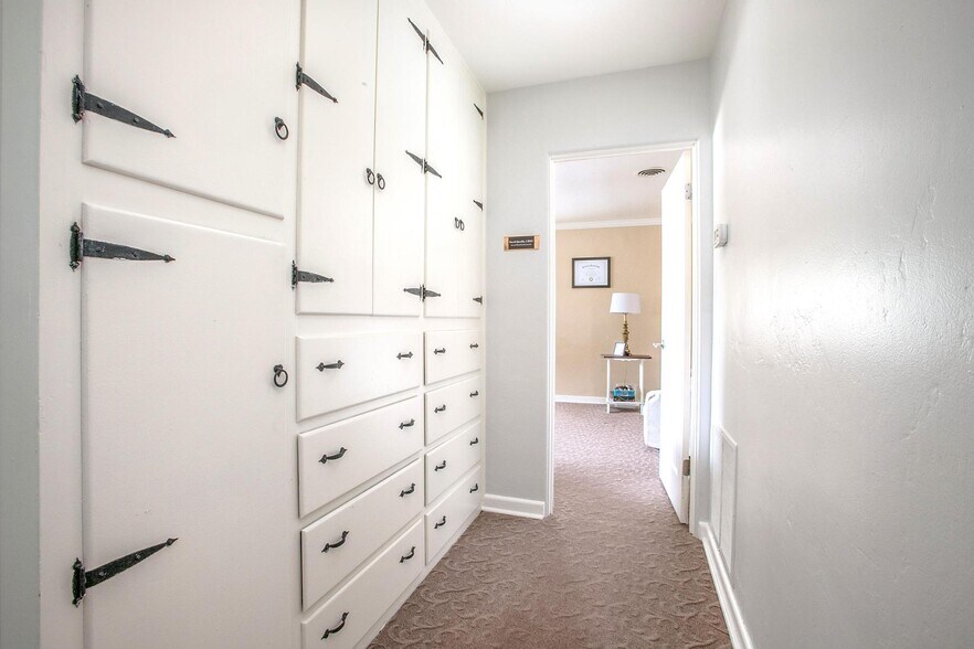 More Photos Of 1025 W New York Ave, Deland Coworking Space