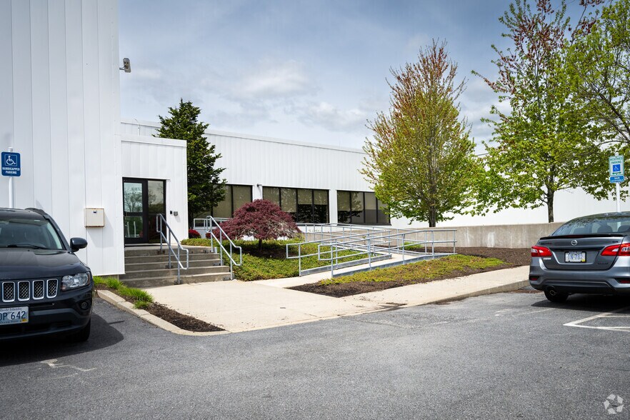 More Photos Of 115 Tripps Ln, Riverside Flex For Lease