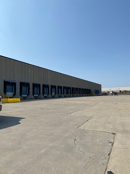 More Photos Of 910 E 169th St, Westfield Distribution For Lease