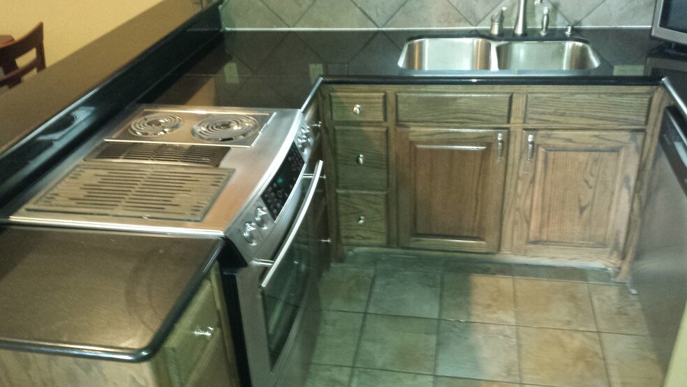 More Photos Of 2030 Portsmouth St, Houston Apartments For Sale