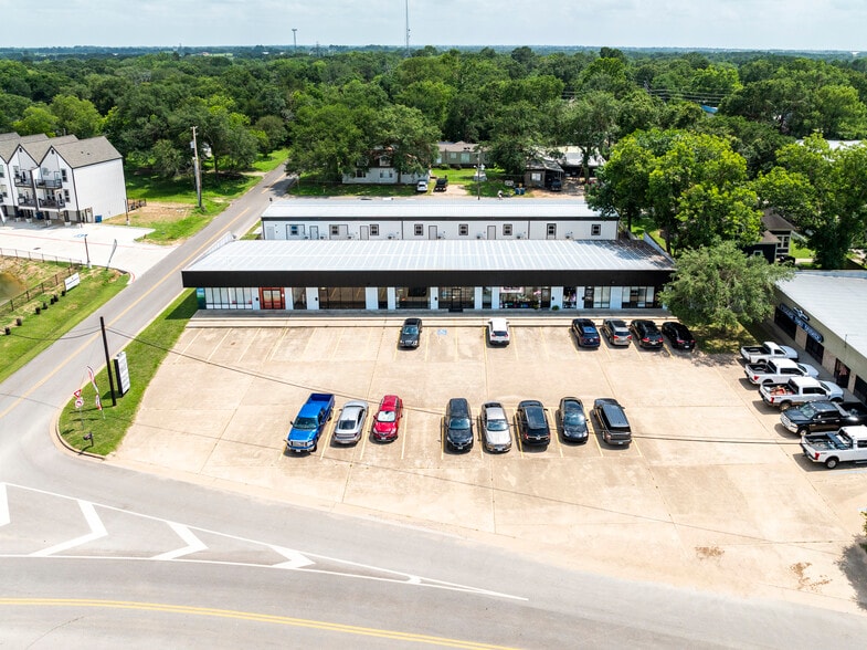 More Photos Of 2611 Washington St, Waller Storefront Retail Office For Lease