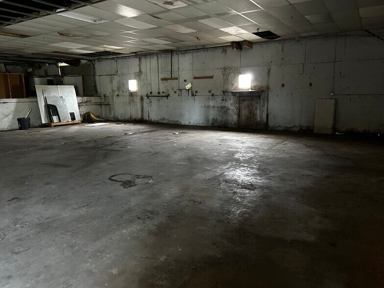 More Photos Of 502 Old Morton Rd, Forest Service Station For Sale