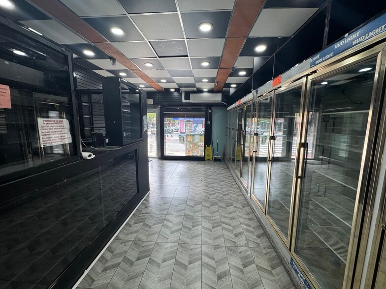 More Photos Of 172 Havemeyer St, Brooklyn Storefront Retail Residential For Lease