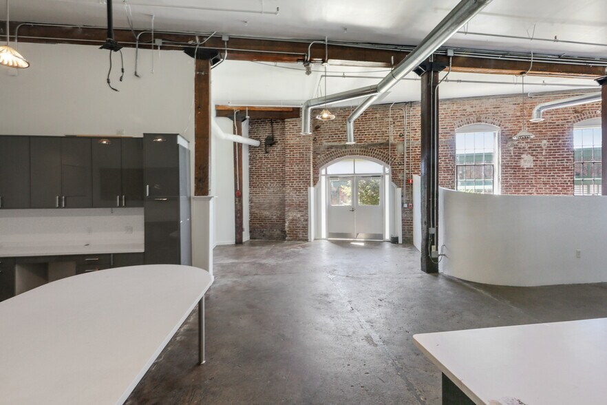 More Photos Of 887 W Marietta St NW, Atlanta Loft Creative Space For Lease