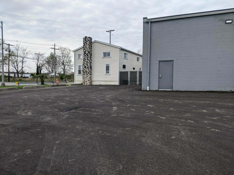 More Photos Of 1400 Bliss St, Columbus Warehouse For Lease