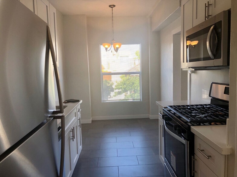 More Photos Of 500 S Westmoreland Ave, Los Angeles Apartments For Sale