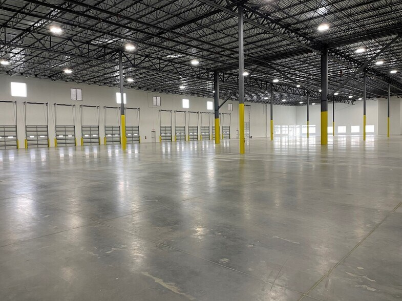 More Photos Of 7737 Cherokee Rd, Katy Distribution For Sale