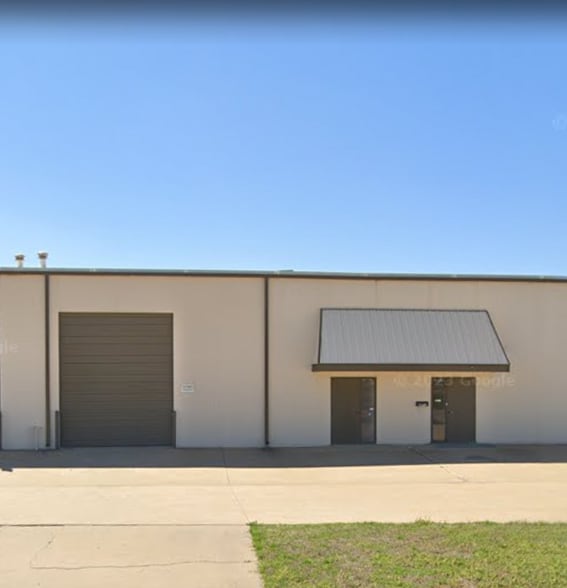 More Photos Of 1024 N Lansing Ave, Tulsa Warehouse For Lease