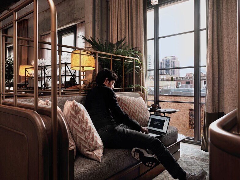 More Photos Of 200 N Green St, Chicago Hotel For Lease