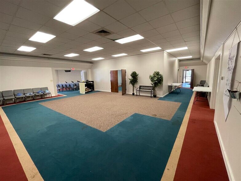 More Photos Of 1001 N Main St, Anderson Freestanding For Sale