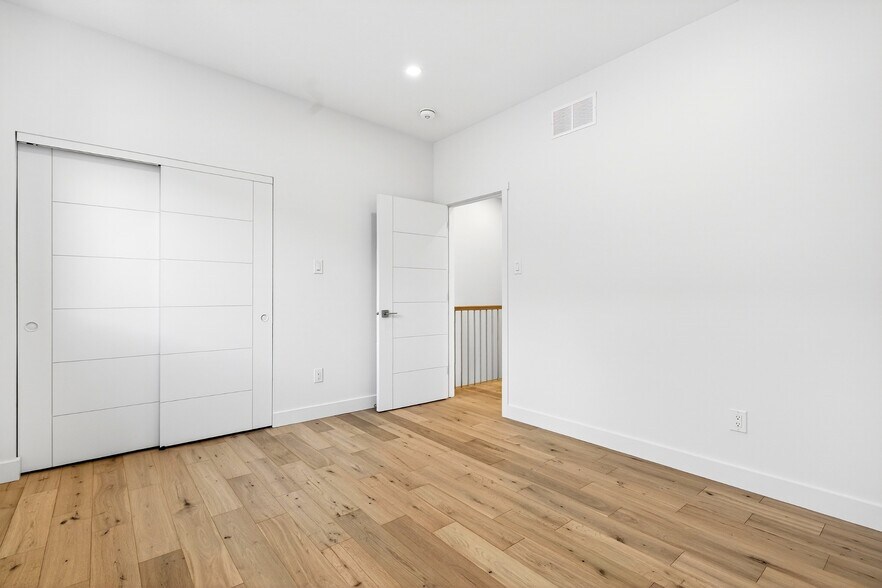 More Photos Of 14 Stevens Av, Ottawa Apartments For Sale