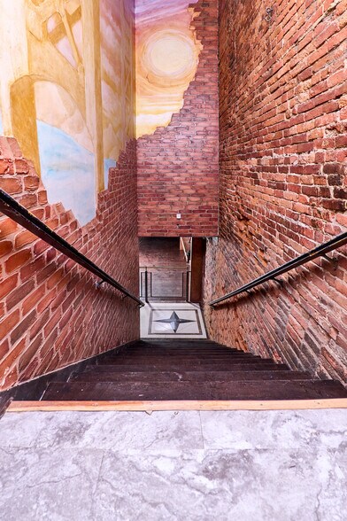 More Photos Of 910 2nd St, Sacramento Bar For Sale