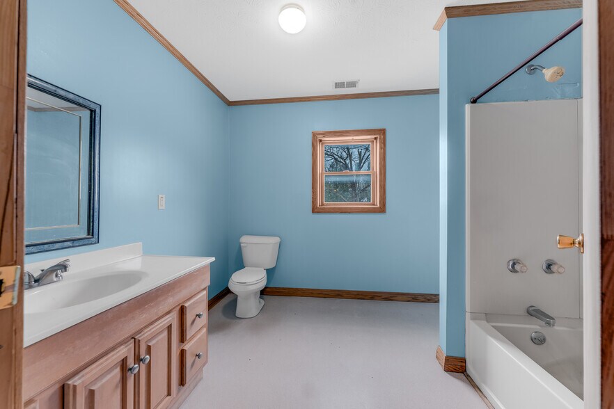 More Photos Of 154 Bridge St, Junior Restaurant For Sale