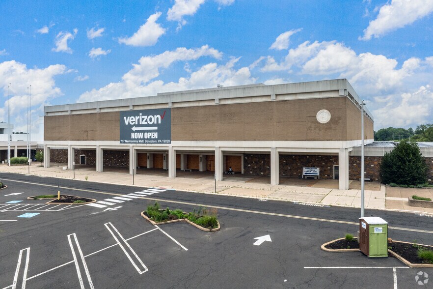 More Photos Of 100 Neshaminy Mall, Bensalem Department Store For Sale