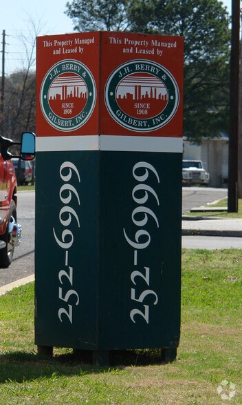 More Photos Of 237 Oxmoor Cir, Birmingham Unknown For Lease