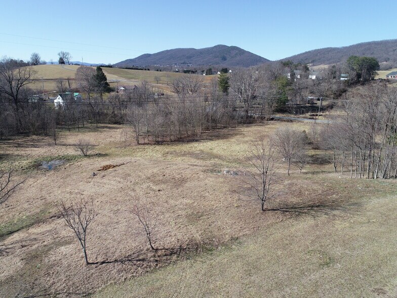 More Photos Of 1651 Blue Ridge Blvd, Troutville Unknown For Lease