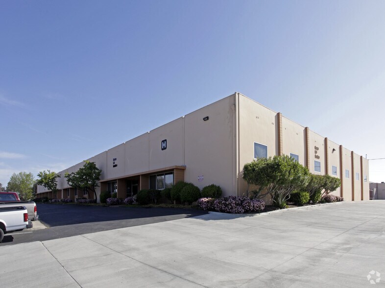More Photos Of 812-852 Mitchell Rd, Newbury Park Warehouse For Lease
