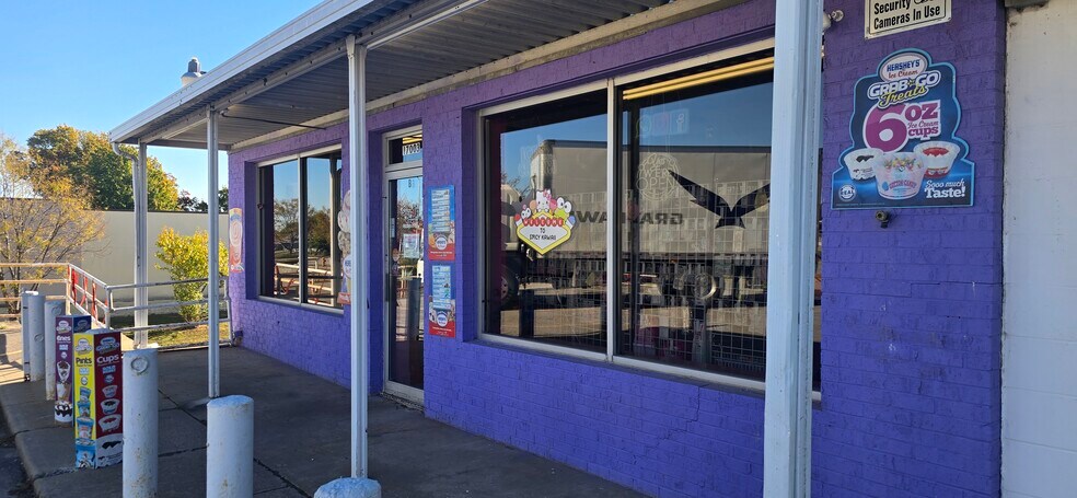 More Photos Of 17003 E US Highway 24, Independence General Retail For Lease