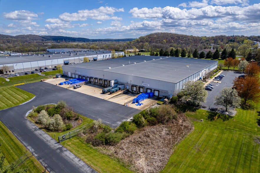 More Photos Of 2000 N Union St, Middletown Warehouse For Lease