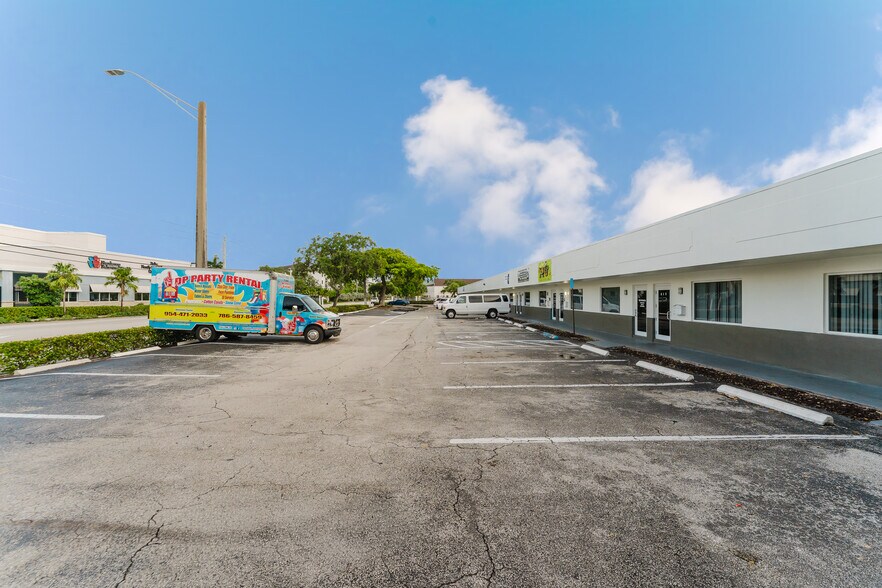 More Photos Of 315-353 SW 27th Ave, Fort Lauderdale Unknown For Lease