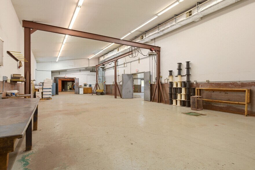 More Photos Of 520 W Broadway St, Blair Warehouse For Sale