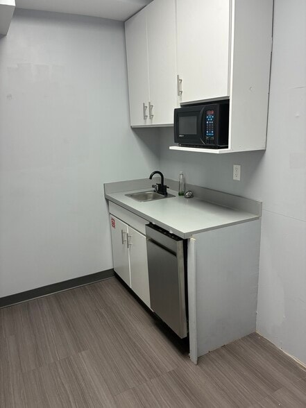 More Photos Of 7505 Nall Ave, Prairie Village Office For Sale