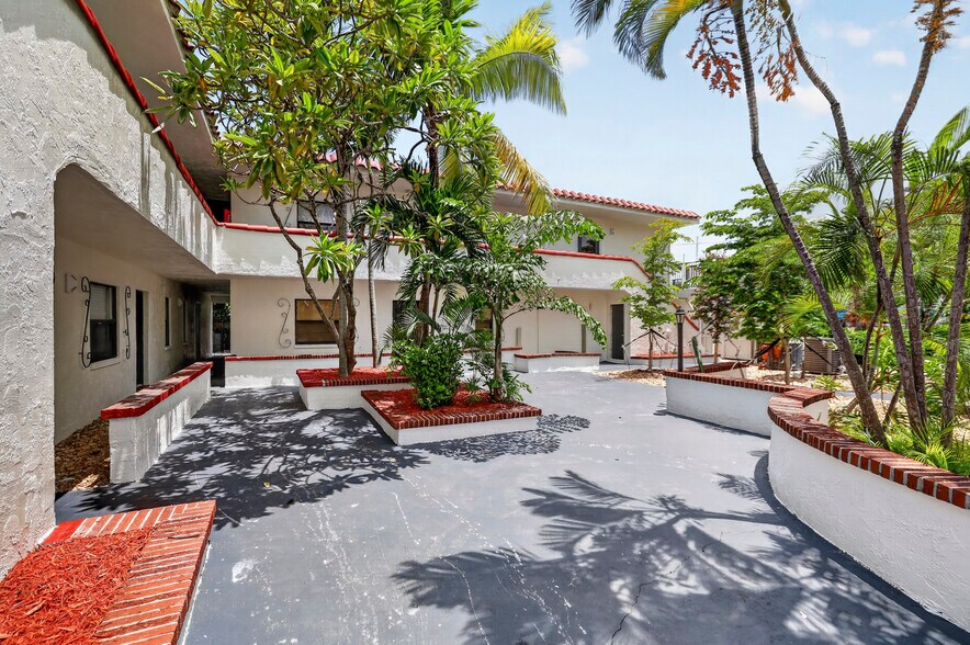 More Photos Of 2300 NE 6th Ave, Wilton Manors Apartments For Lease