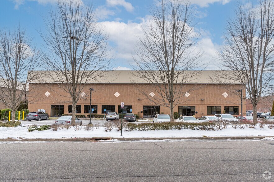 More Photos Of 90 Gordon Dr, Syosset Warehouse For Lease