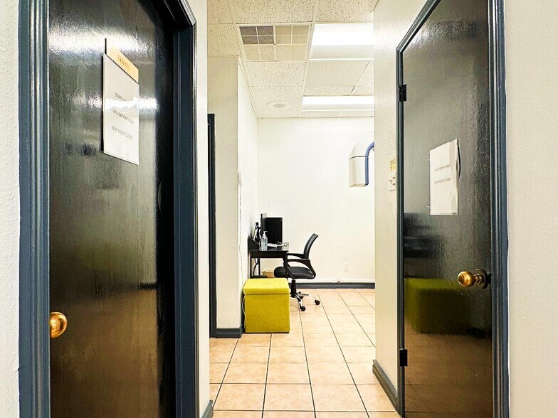 More Photos Of 8237 Fredericksburg Rd, San Antonio Medical For Sale