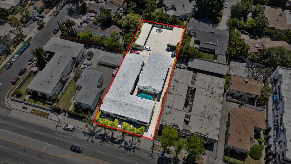 More Photos Of 13520 Victory Blvd, Van Nuys Apartments For Sale