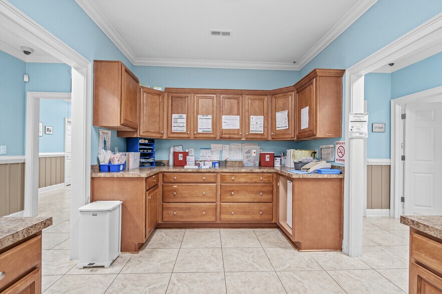 More Photos Of 3583 US-17 BUS, Murrells Inlet Medical For Lease