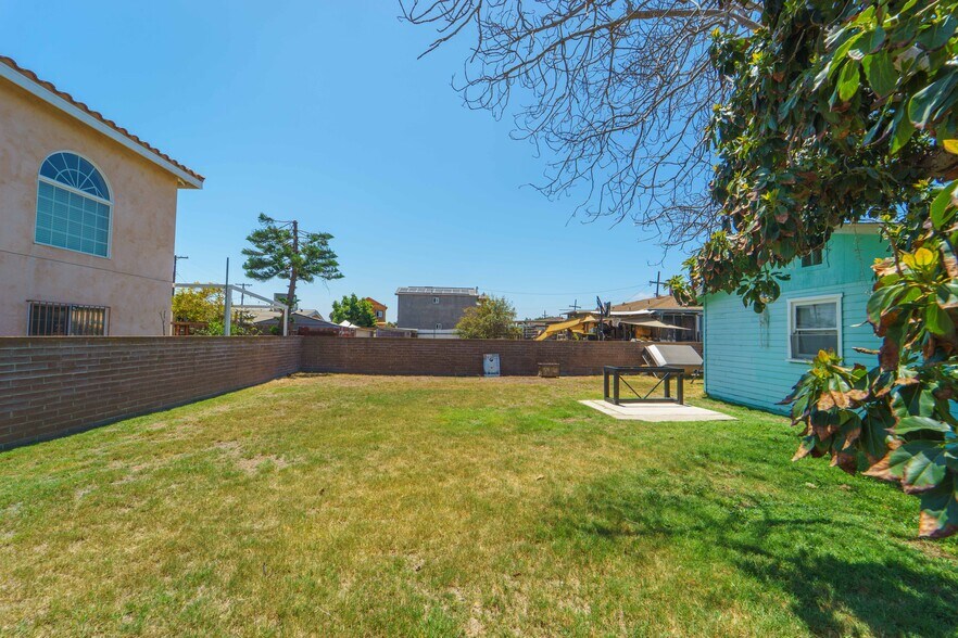 More Photos Of 7453 Fulton St, San Diego Multifamily For Sale