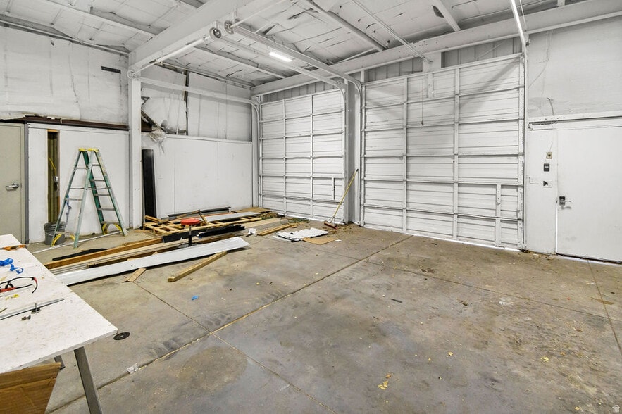 More Photos Of 46 S Center St, Elsinore Industrial For Sale