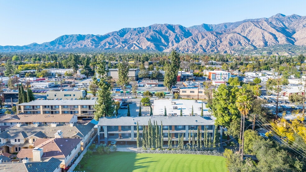 More Photos Of 113 N Grand Oaks Ave, Pasadena Apartments For Sale