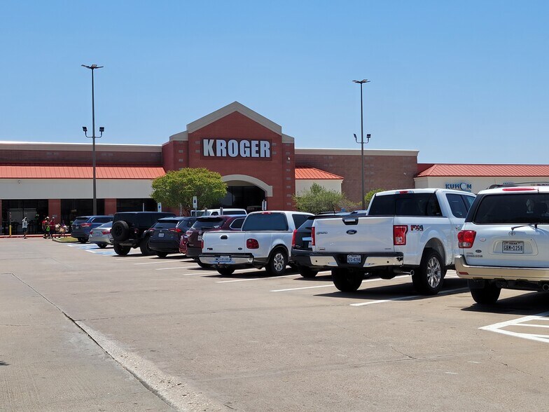 Primary Photo Of 2344-2400 SE Green Oaks Blvd, Arlington Unknown For Lease