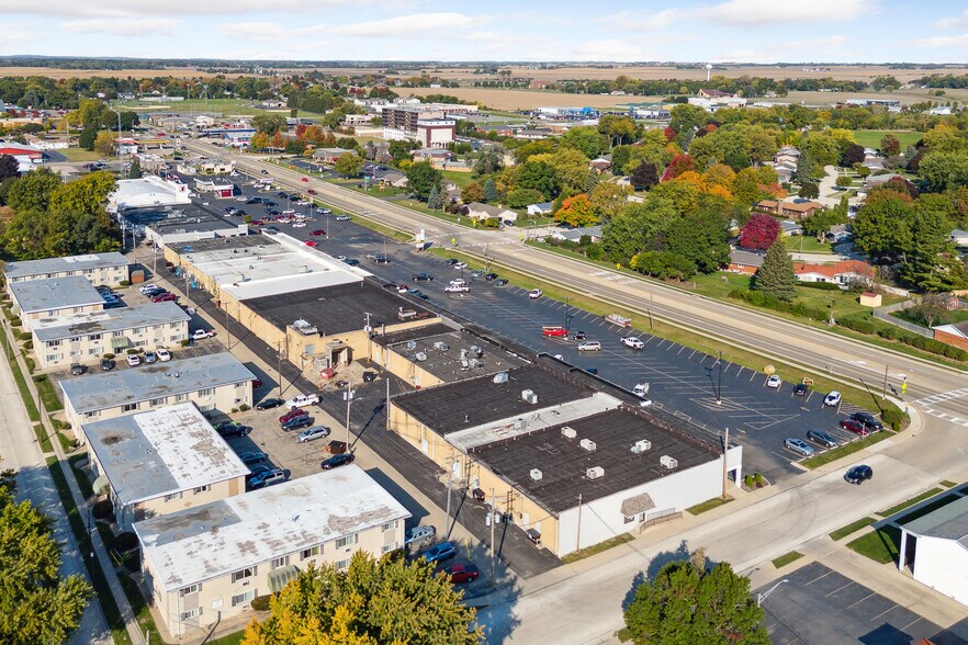 More Photos Of 120-150 May Mart Dr, Rochelle Unknown For Lease