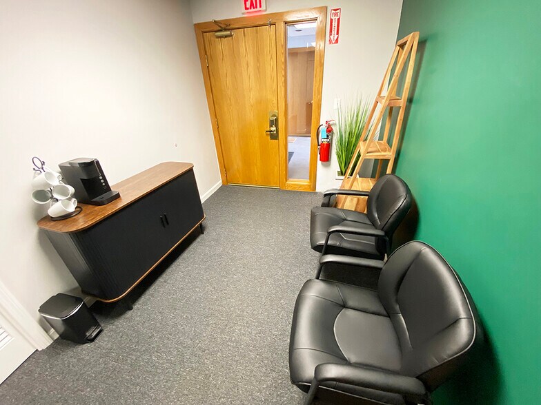 More Photos Of 22-24 Stiles Rd, Salem Office For Lease