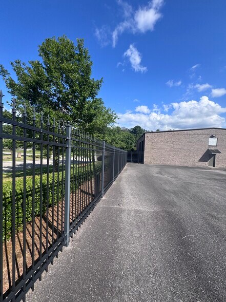 More Photos Of 2355 US Highway 78, Moody Flex For Lease