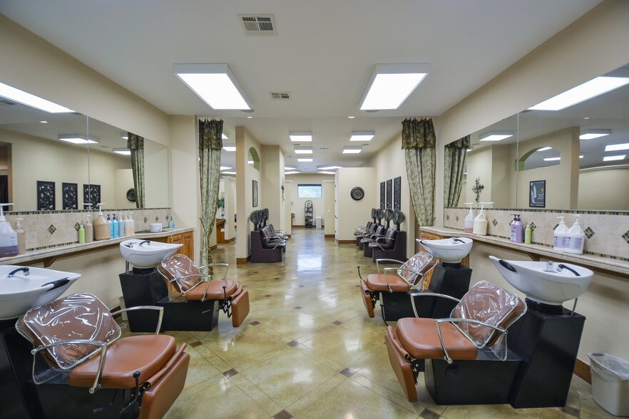 More Photos Of 2320 Airport Rd, Temple Storefront Retail Office For Lease