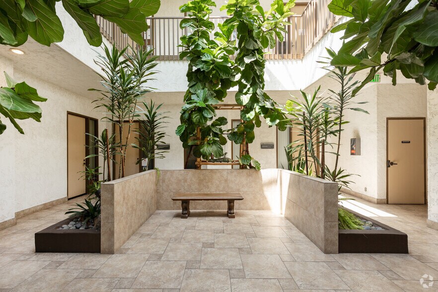 More Photos Of 2277 Townsgate Rd, Westlake Village Office For Lease